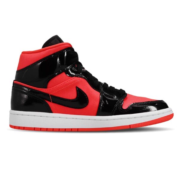 NIKE AIR JORDAN 1 MID WOMEN CRM / BLK