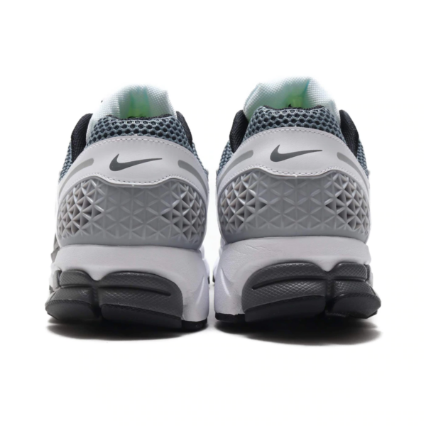 NIKE VOMERO 5 SE SP DARK GREY/BLACK-WHITE-SAIL