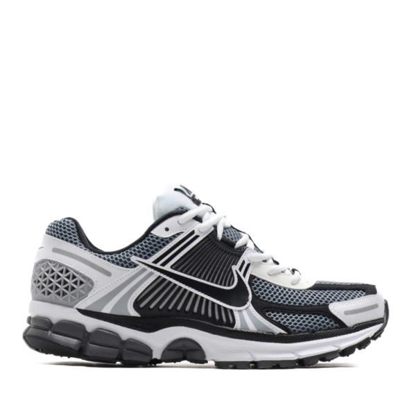 NIKE VOMERO 5 SE SP DARK GREY/BLACK-WHITE-SAIL