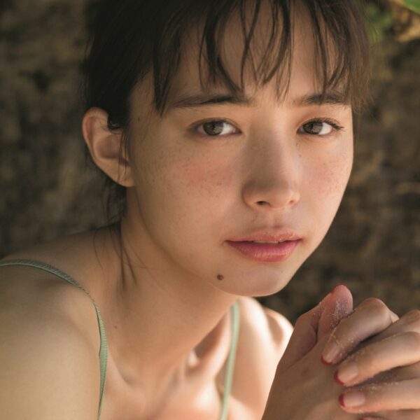 [Rakuten Books Limited Bonus] Hiroe Igeta 1st Photobook (Tentative) (1 postcard)