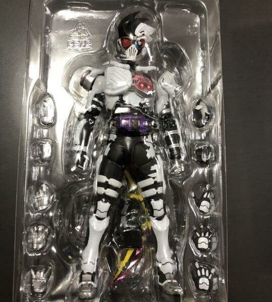 SH Figuarts Kamen Rider Genm Zombie Gamer Level X