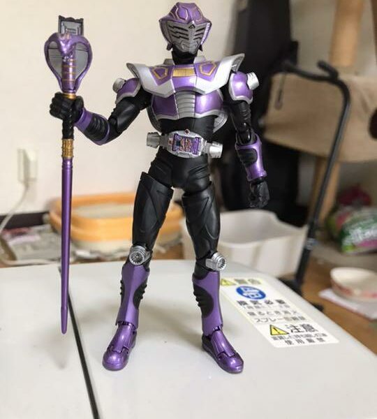 SHfiguarts Kamen Rider King Snake R & M Genocider Bandai