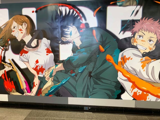 Titip-Jepang-Blog-Art-Wall-Jujutsu-Kaisen-Menghiasi-Lorong-Stasiun-Shibuya