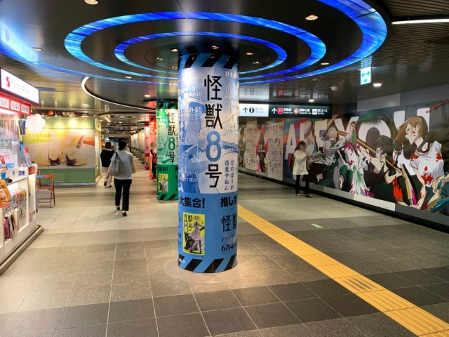 Titip-Jepang-Blog-Art-Wall-Jujutsu-Kaisen-Menghiasi-Lorong-Stasiun-Shibuya