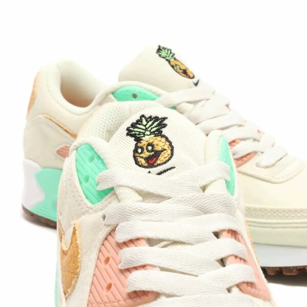 NIKE W AIR MAX 90 LX COCONUT MILK / METALLIC GOLD-GREEN GLOW