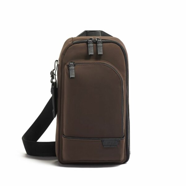 TUMI HARRISON "Gregory" Sling (COLOR:Dark brown)