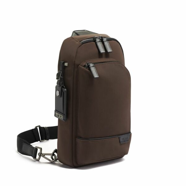 TUMI HARRISON "Gregory" Sling (COLOR:Dark brown)