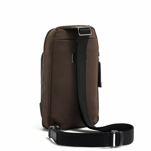 TUMI HARRISON "Gregory" Sling (COLOR:Dark brown)