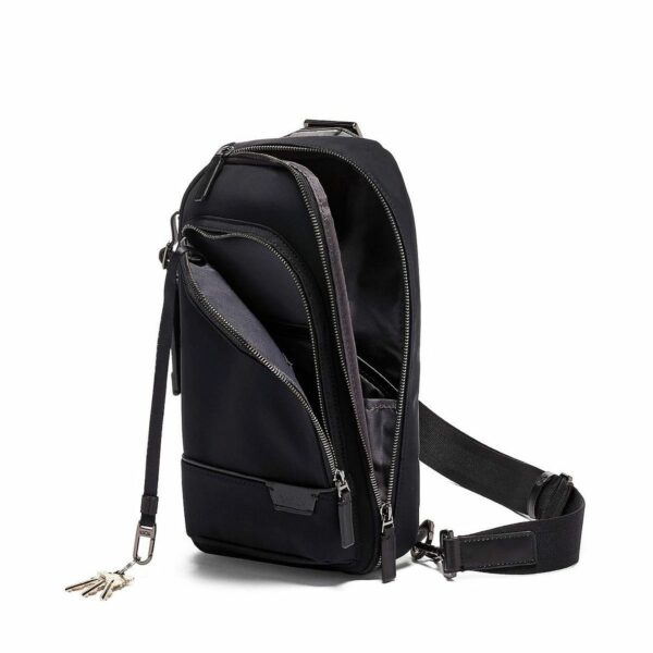 TUMI HARRISON "Gregory" Sling (COLOR:BLACK)