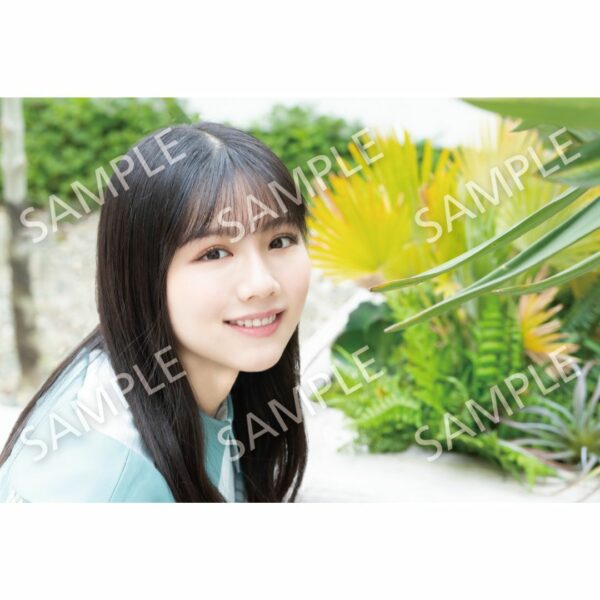 [Book] Hinatazaka46 / Miho Watanabe Graduation Book "Because I am Me" [With 3 special postcards] - PROMO 135