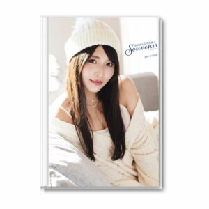 Akari Niimura Photobook "souvenir"