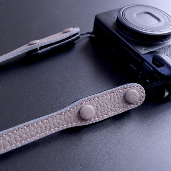 Leather Neck Strap for Ricoh GR - Black INDUSTRIA TOKYO Tingkatkan Gaya Anda dengan Kualitas Tali Leher Kulit GR yang Elegan [EVCS-0624025]