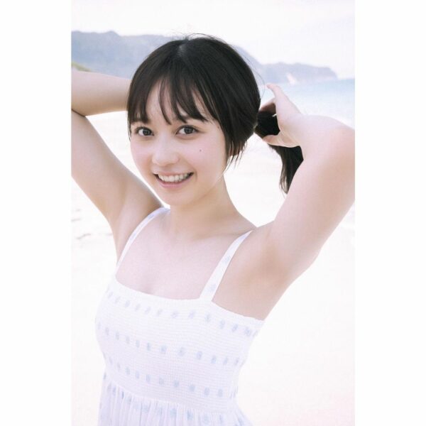 Photobook AKB48 Omori Maho 1st Photobook (PO-24) Terbatas