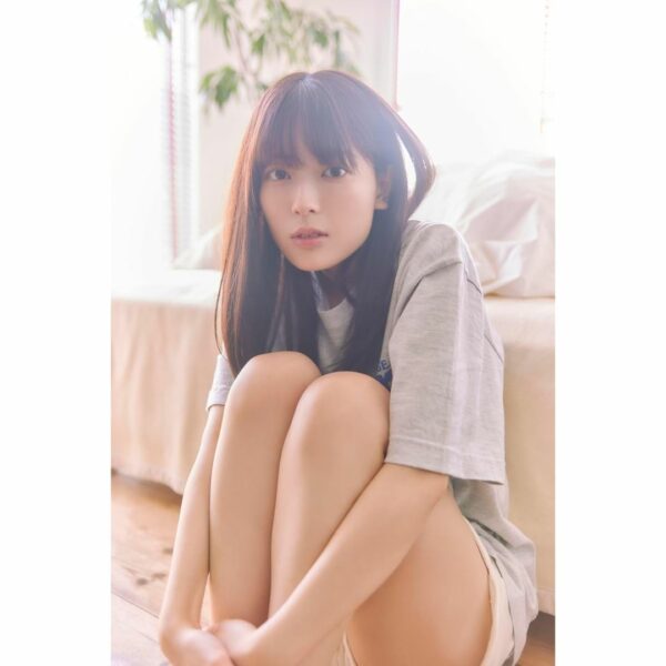 [Photo book] Nogizaka46 Renka Iwamoto 1st Photobook (PO-24)