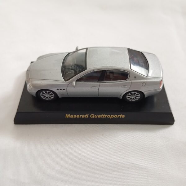 Minicar Maserati Quattroporte 1/64