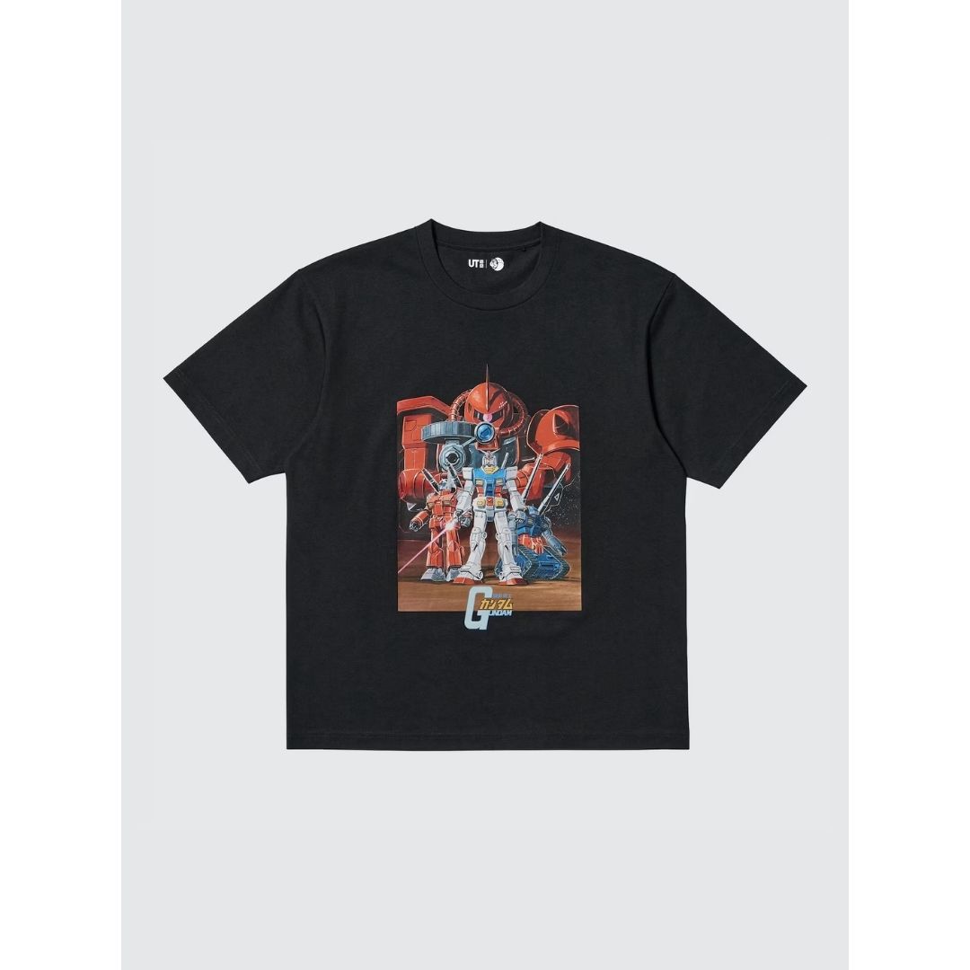 Uniqlo Gundam 45th Anniversary UT Relaxed Fit T-shirt 2 - Kaos Pria Katun Hitam Motif Gundam Klasik