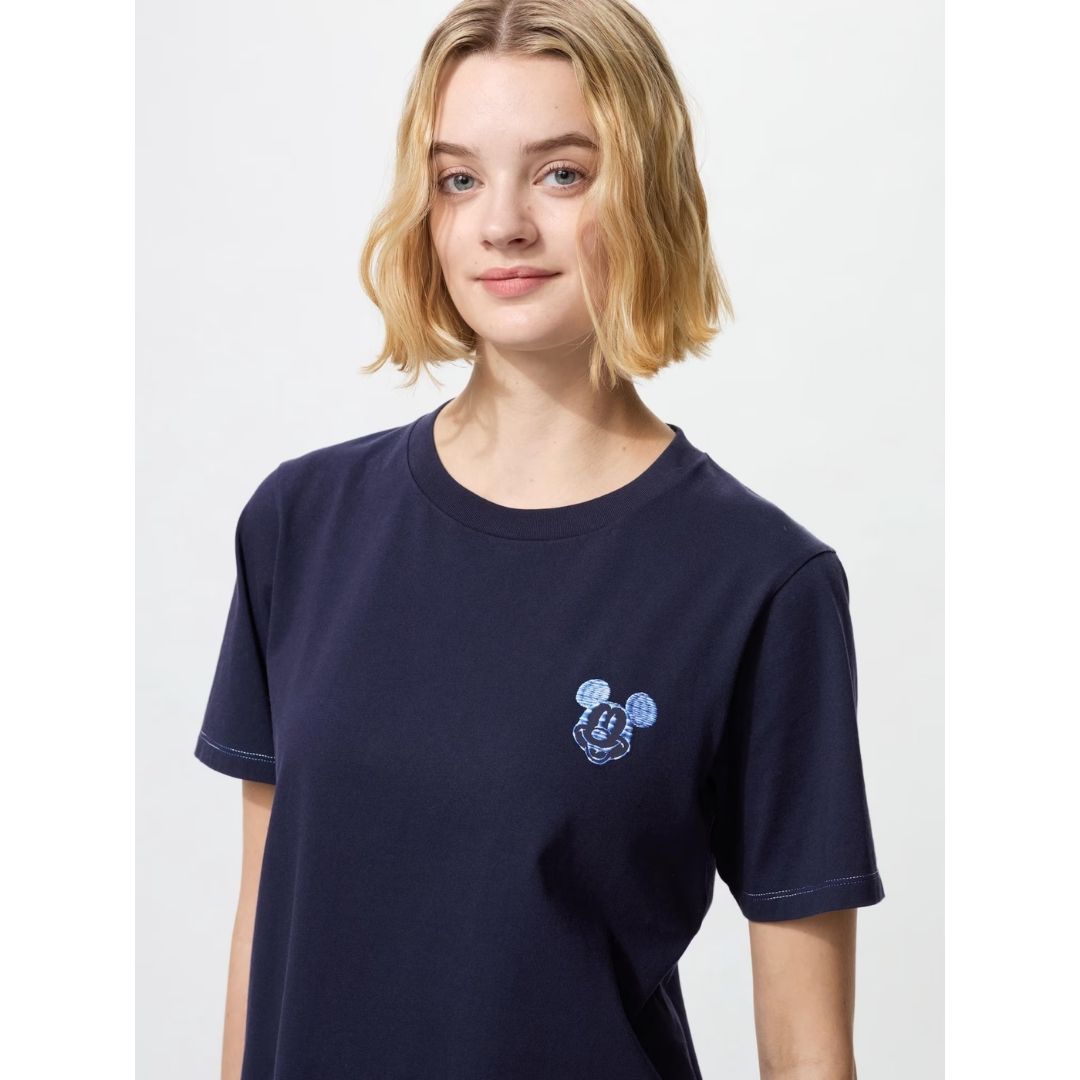 Uniqlo Disney in Blue UT for Women T-shirt - Kaos Wanita Katun Motif Mickey Mouse Navy Uniqlo Disney in Blue UT for Women T-shirt - Kaos Wanita Katun Motif Mickey Mouse Navy
