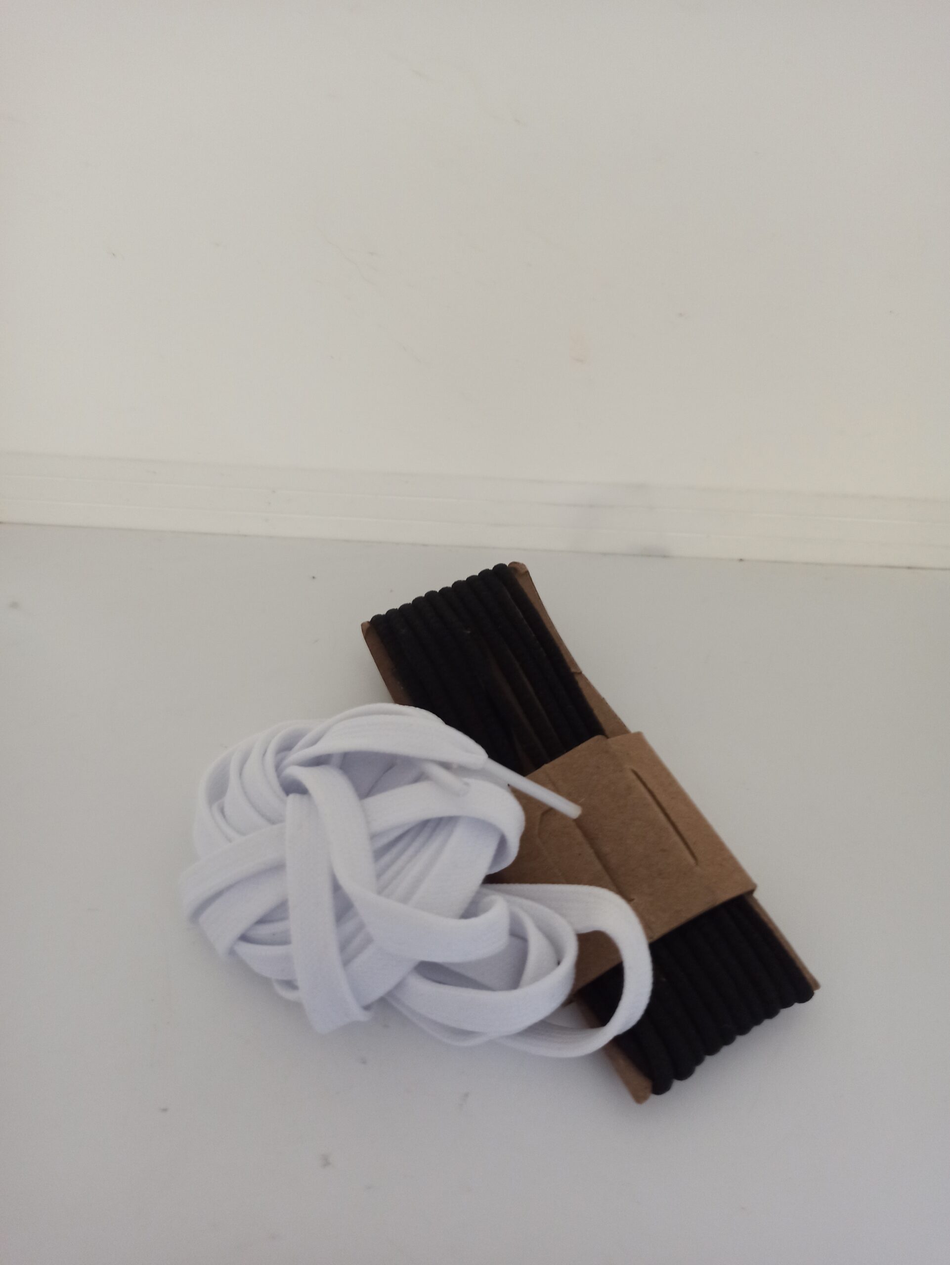 Tali Sepatu White and Black 2pcs