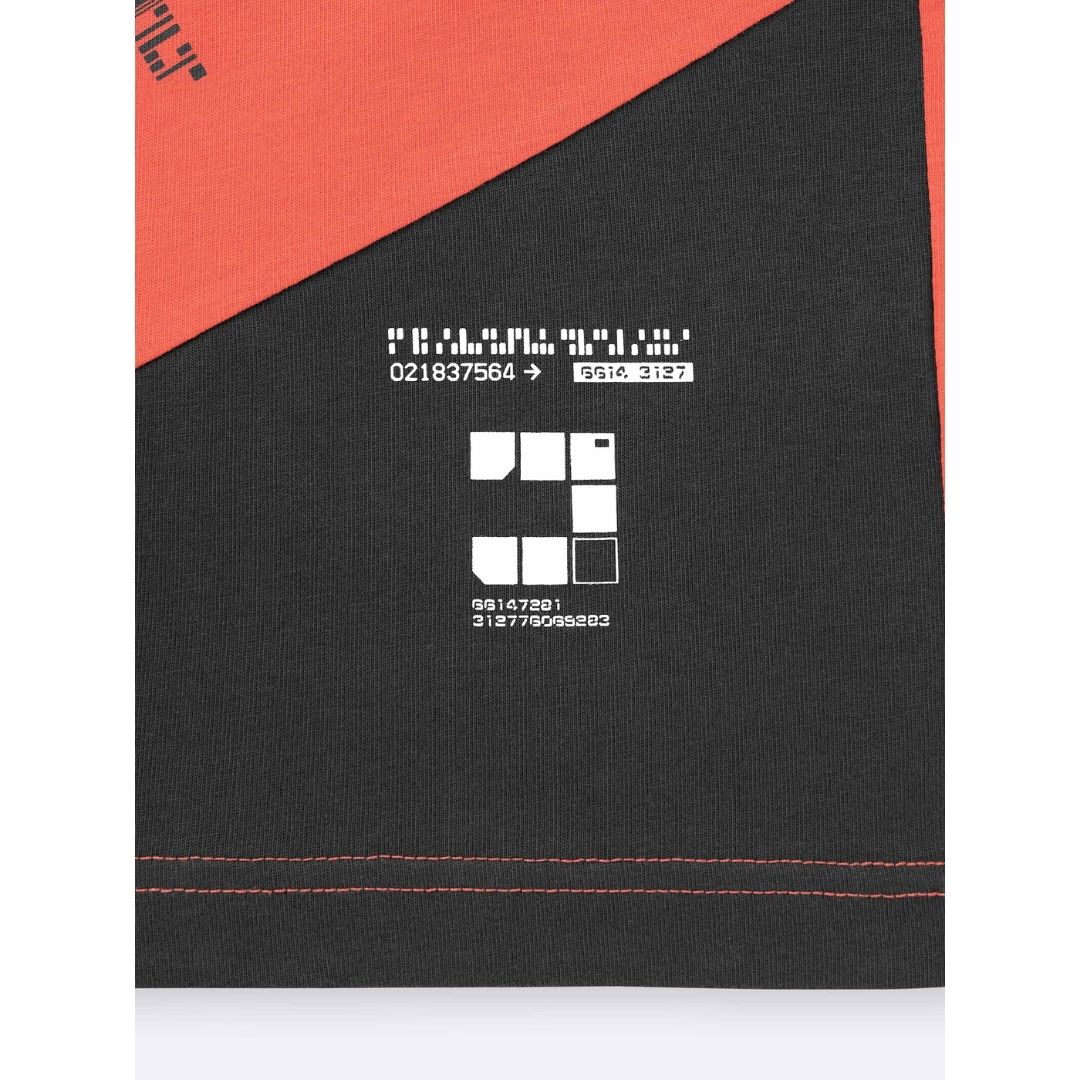 Kaos GU DEATH STRANDING 2: ON THE BEACH (Warna: 15 Red): Tampil Mencolok Ala Higgs! Kaos GU DEATH STRANDING 2: ON THE BEACH (Warna: 15 Red): Tampil Mencolok Ala Higgs!