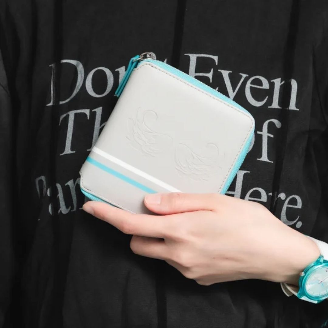 Dompet Elira Pendora Nijisanji EN Desain Elegan dengan Detail Eksklusif PO-25 Dompet Elira Pendora Nijisanji EN Desain Elegan dengan Detail Eksklusif PO-25