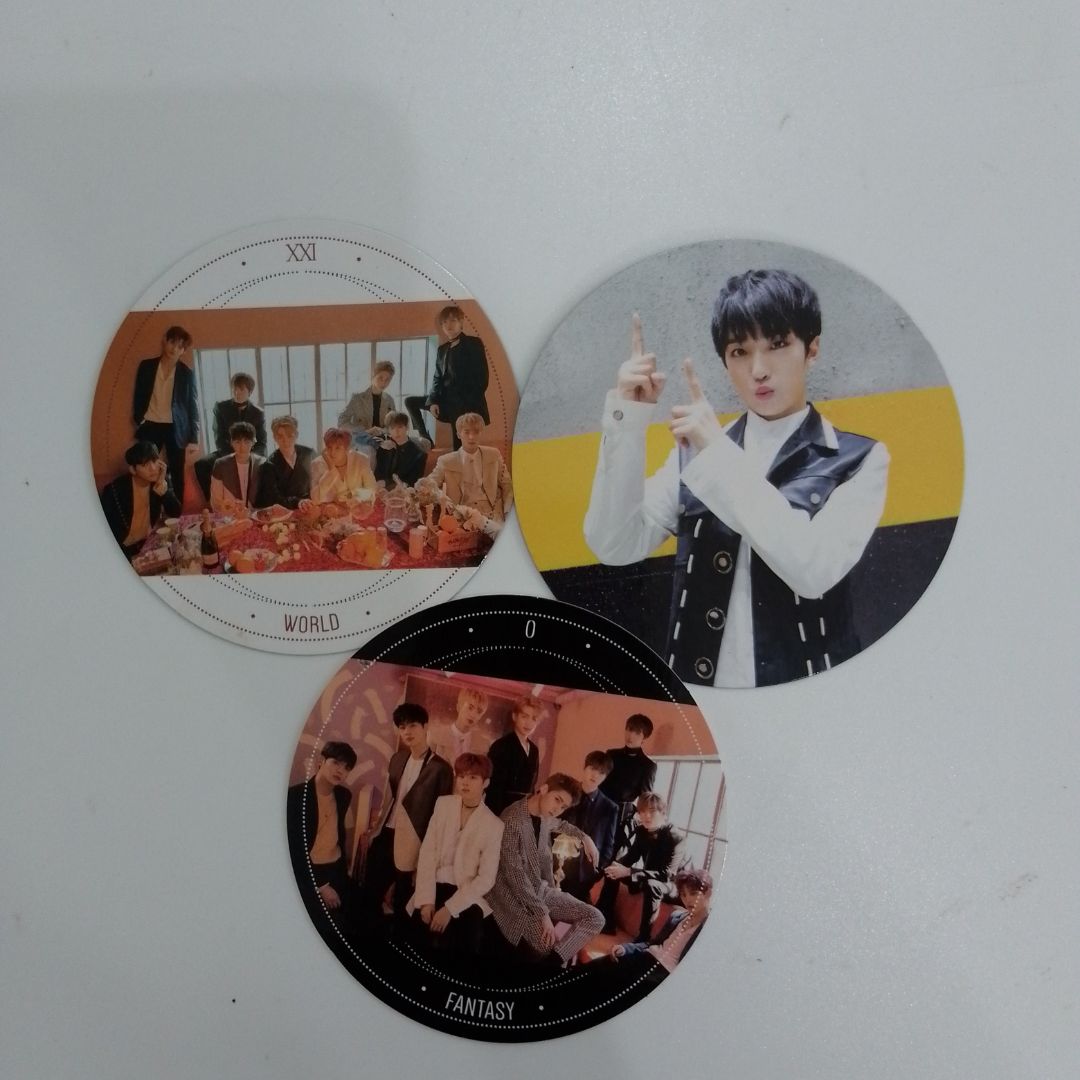 UP10TION Set Photocard Bundar Resmi - Koleksi World dan Fantasy (3 Pcs)
