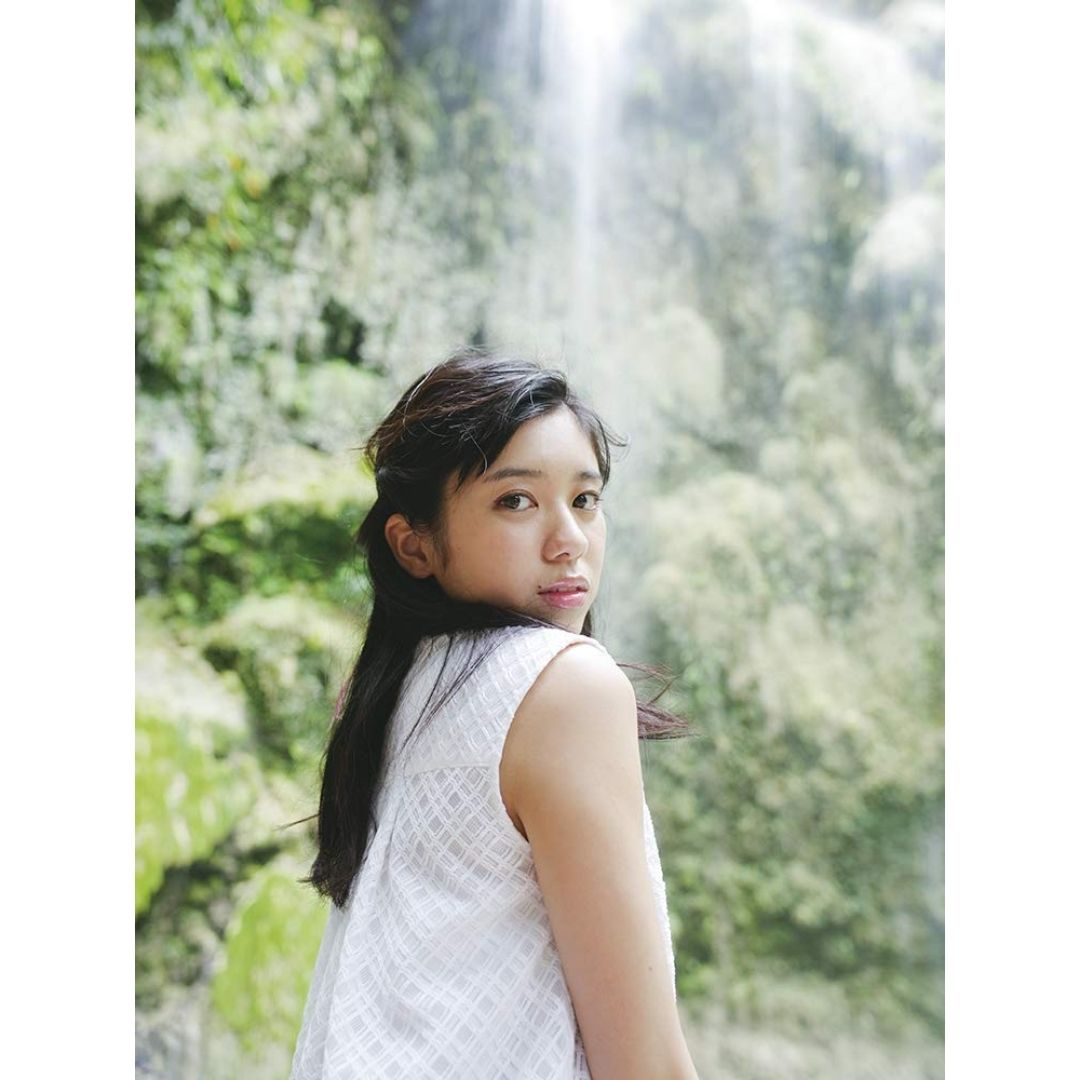 Gravure Momoka Onishi Photobook Yume no Kanaekata