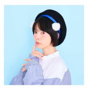 Shigure Ui Raincoat Beret & Pompom Hair Tie Set – Koleksi Kolaborasi Eksklusif