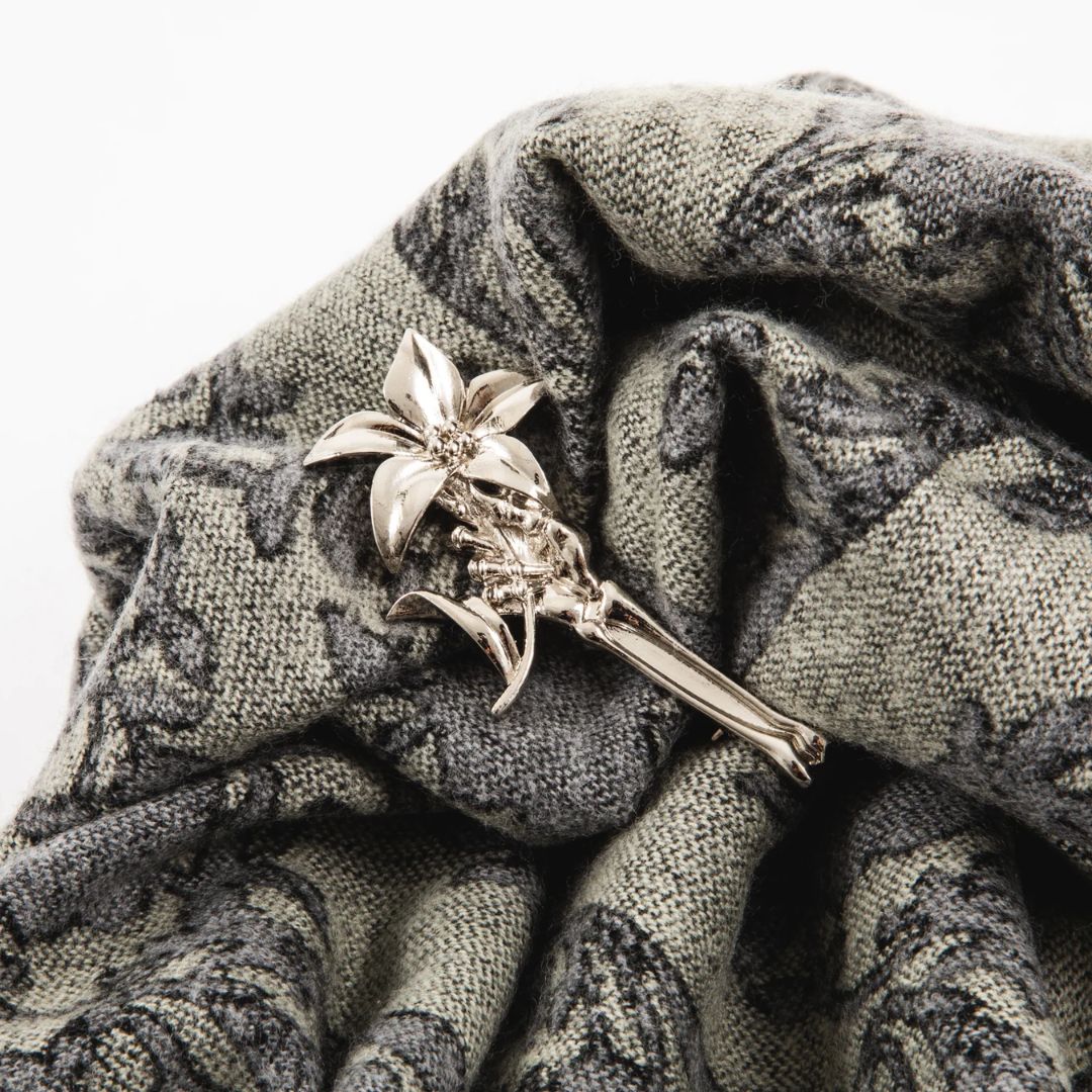 Muffler Emil Model Stole & Pin NieR Replicant Premium