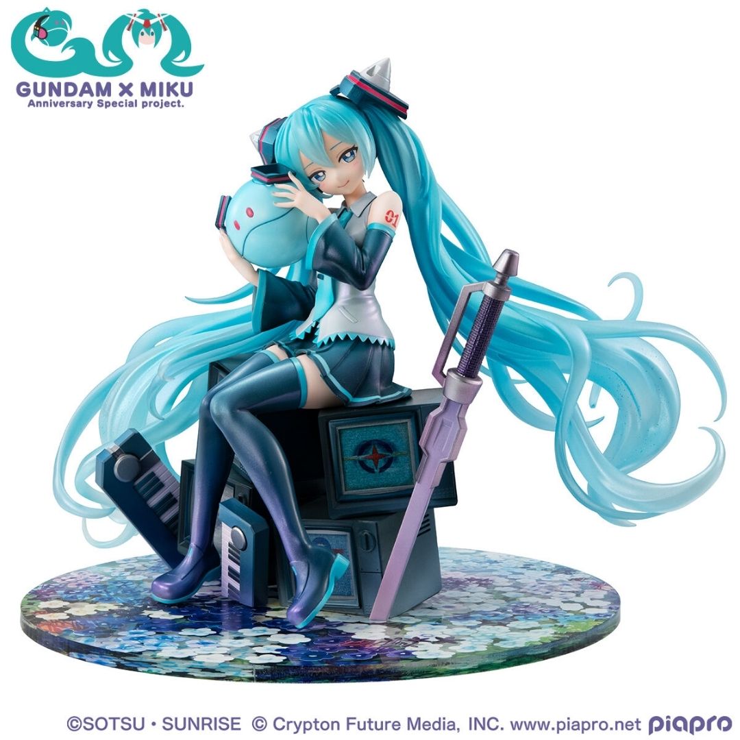 Lucrea Mobile Suit Gundam 45th Anniversary x Hatsune Miku (1/7 Figure) - Gundam x Miku Project