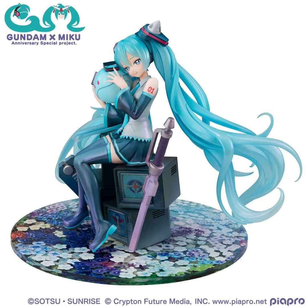 Lucrea Mobile Suit Gundam 45th Anniversary x Hatsune Miku (1/7 Figure) - Gundam x Miku Project