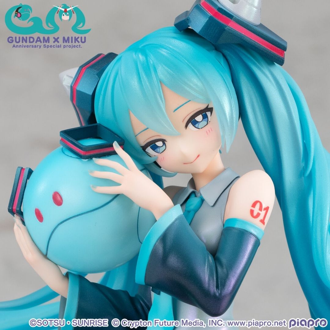 Lucrea Mobile Suit Gundam 45th Anniversary x Hatsune Miku (1/7 Figure) - Gundam x Miku Project Lucrea Mobile Suit Gundam 45th Anniversary x Hatsune Miku (1/7 Figure) - Gundam x Miku Project