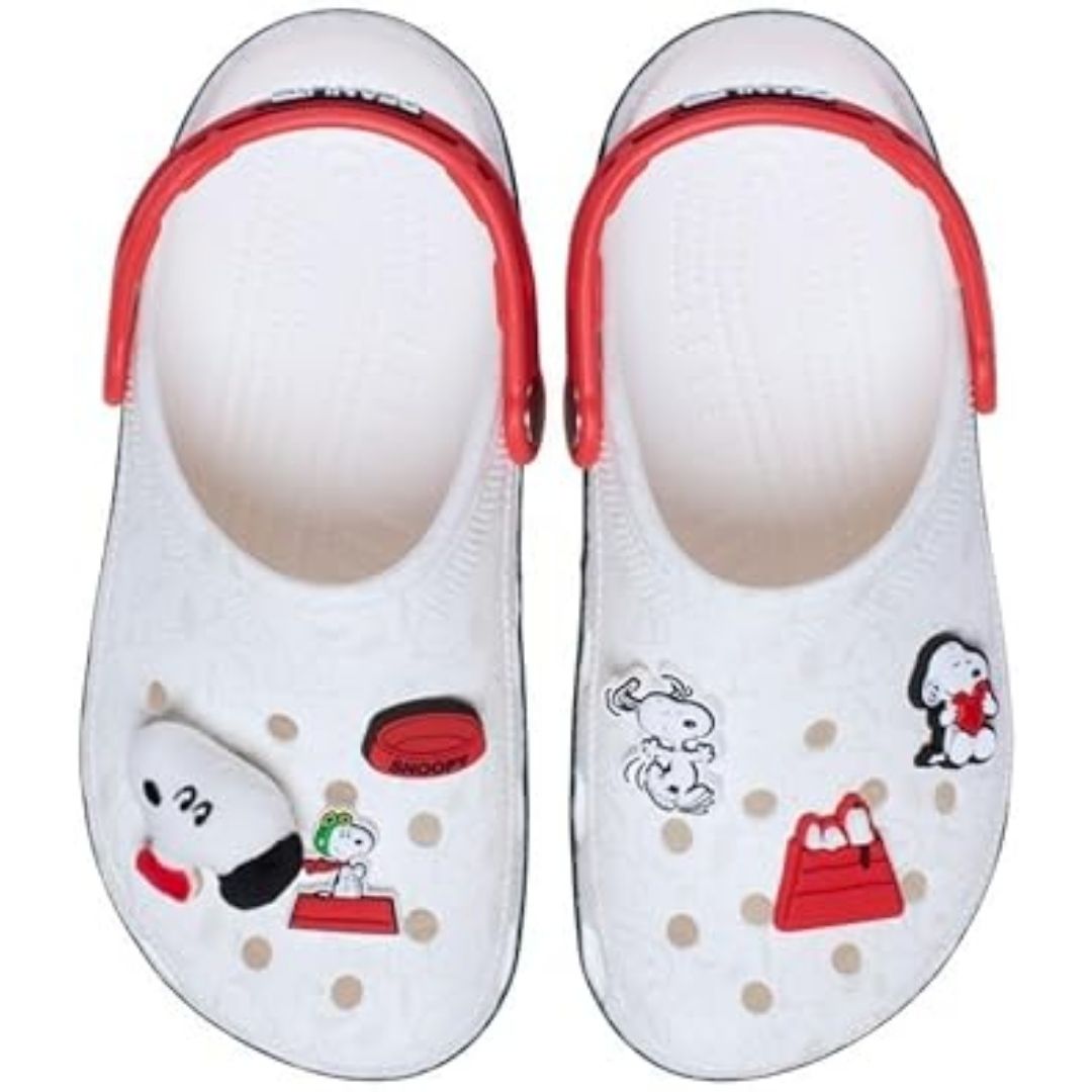 Crocs Peanuts Classic – Sandal Snoopy Nyaman dan Stylish untuk Dewasa
