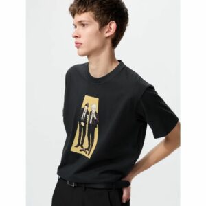 Kaos UT Uniqlo Jujutsu Kaisen Resmi Shueisha 100th Anniversary (Hitam)