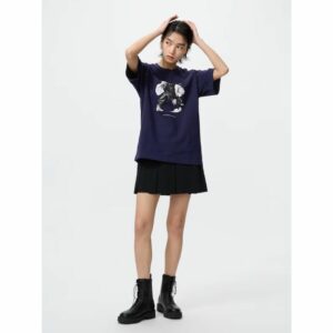 Kaos Manga UT Jujutsu Kaisen Navy - Koleksi 100th Anniversary Shueisha Uniqlo