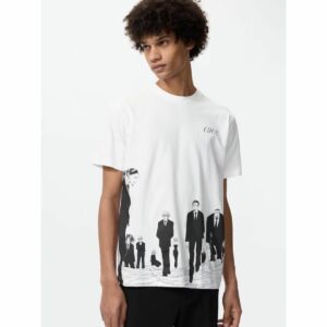 Kaos Manga UT HUNTERxHUNTER Putih - Koleksi 100th Anniversary Shueisha Uniqlo